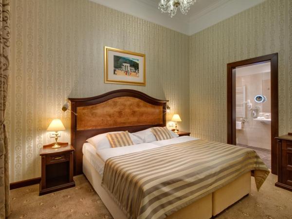 Ensana Nové Lázně : photo 3 de la chambre suite junior avec accès au centre de bien-Être et à la salle de sport