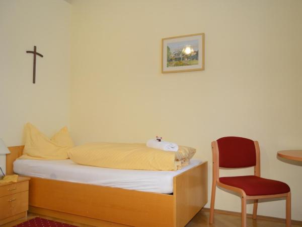 Gästehaus im Priesterseminar Salzburg : photo 6 de la chambre chambre simple