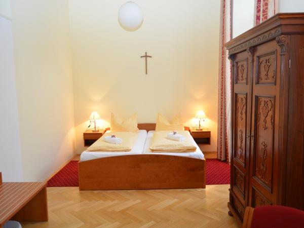 Gästehaus im Priesterseminar Salzburg : photo 5 de la chambre chambre double classique