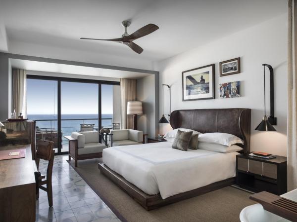 The Cape, A Thompson Hotel, by Hyatt : photo 1 de la chambre king room with ocean view and roll-in shower - disability access