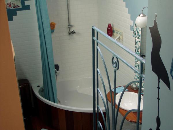 B&B Le Bonimenteur : photo 7 de la chambre art nouveau - chambre double avec baignoire