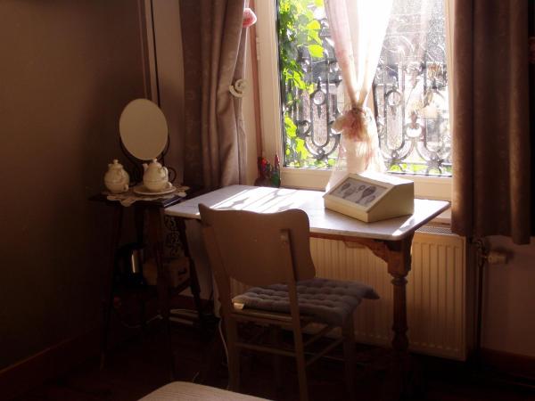 B&B Le Bonimenteur : photo 9 de la chambre art nouveau - chambre double avec baignoire