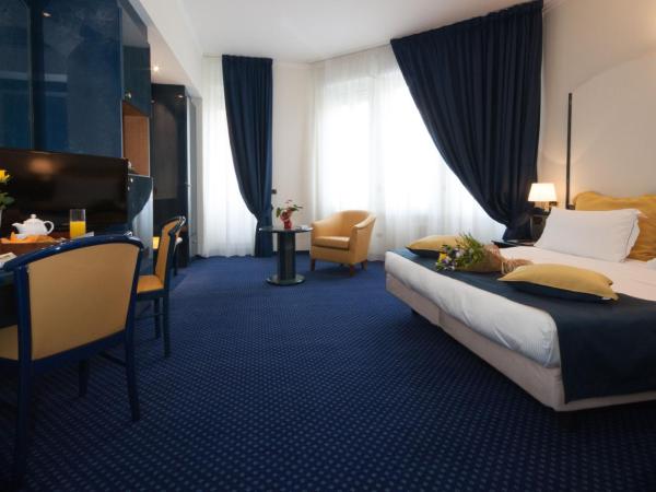 iH Hotels Milano Ambasciatori : photo 2 de la chambre chambre triple standard