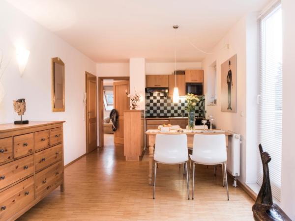 Parkside Apartment House : photo 1 de la chambre appartement 1 chambre avec balcon