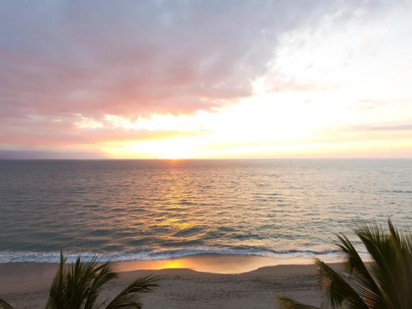 Crown Paradise Golden All Inclusive Resort - Adults Only : photo 1 de la chambre chambre de luxe front de mer