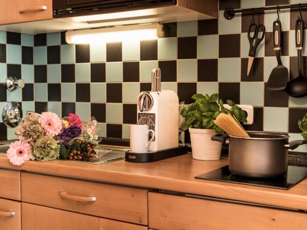 Parkside Apartment House : photo 6 de la chambre appartement 1 chambre avec balcon