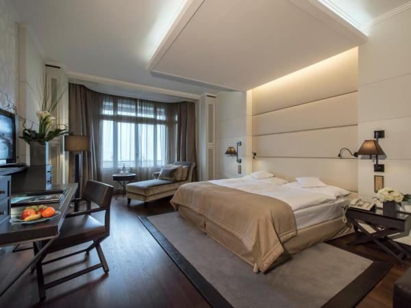 Lausanne Palace : photo 4 de la chambre chambre double ou lits jumeaux deluxe - vue sur lac