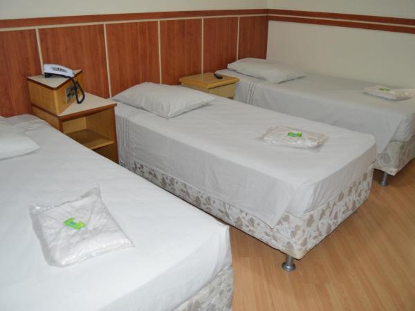 Aero Plaza Hotel : photo 1 de la chambre triple room with air conditioning (3 twin beds)