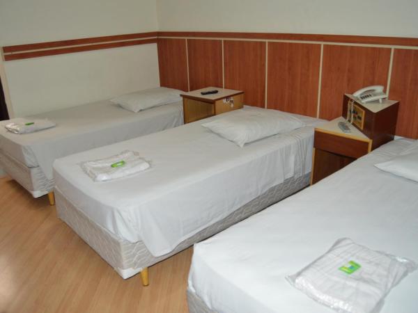 Aero Plaza Hotel : photo 2 de la chambre triple room with air conditioning (3 twin beds)