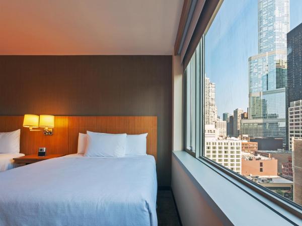 Hyatt Place Chicago River North : photo 4 de la chambre chambre avec 2 lits queen-size - vue sur ville