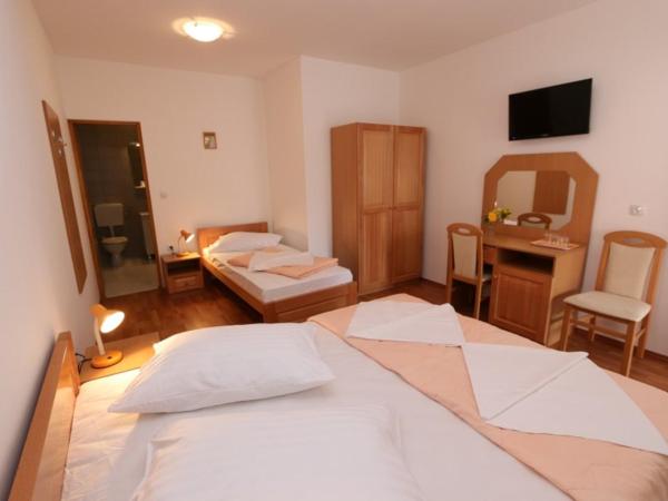 Pansion Comfort Sidro : photo 9 de la chambre chambre triple - rez-de-chaussée