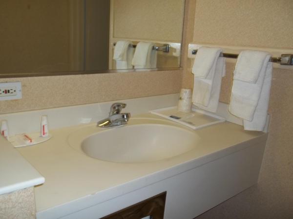 Howard Johnson by Wyndham Virginia Beach : photo 2 de la chambre chambre double avec 2 lits doubles - fumeurs