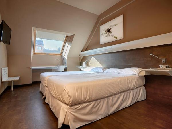 Silken Monumental Naranco : photo 4 de la chambre chambre familiale