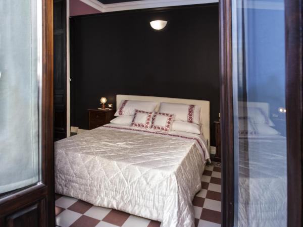 Art Fashion House Luxury Rooms : photo 6 de la chambre suite avec balcon