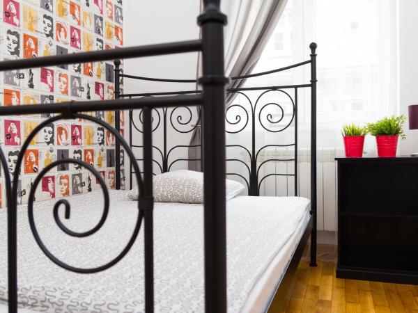 Retro Hostel : photo 2 de la chambre chambre simple avec salle de bains commune