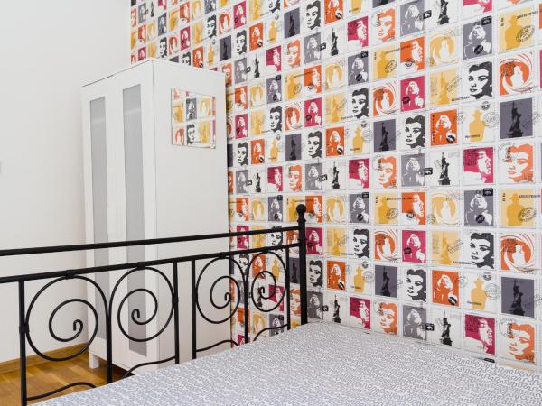 Retro Hostel : photo 3 de la chambre chambre simple avec salle de bains commune