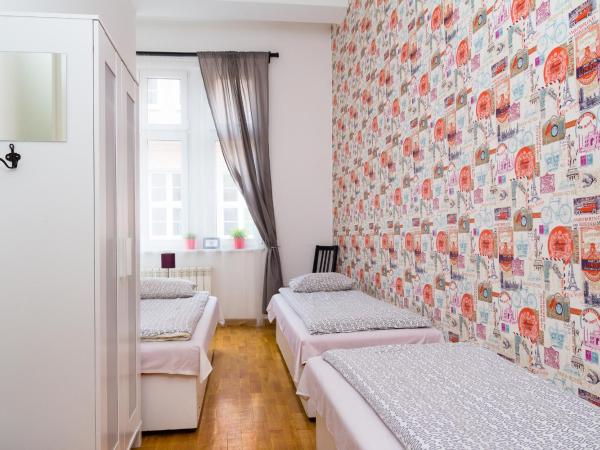 Retro Hostel : photo 6 de la chambre chambre triple avec salle de bains commune