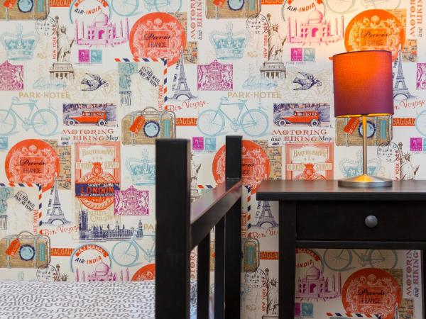 Retro Hostel : photo 5 de la chambre chambre lits jumeaux avec salle de bains commune