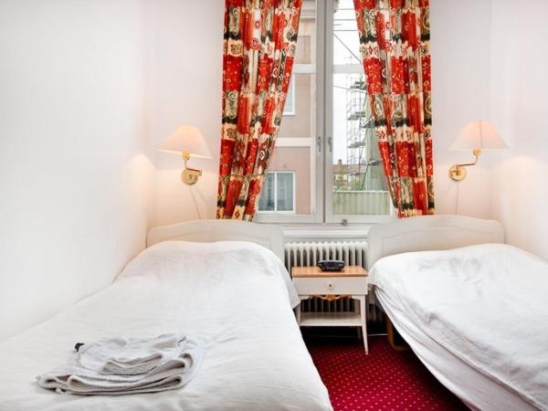 Pensionat Svea : photo 4 de la chambre chambre double ou lits jumeaux avec salle de bains commune