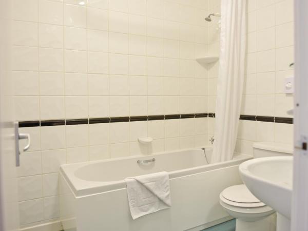 The Riviera Hotel & Apartments - Alum Chine : photo 5 de la chambre chambre familiale (2 adultes et 2 enfants)