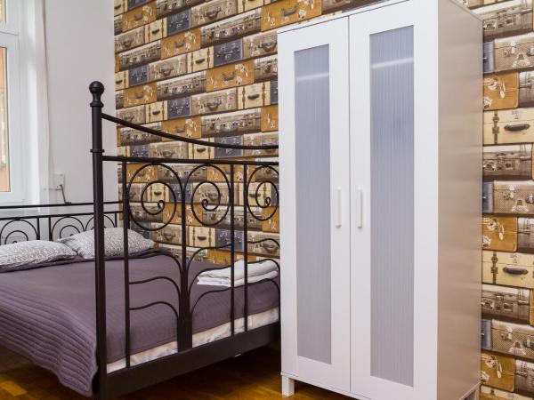 Retro Hostel : photo 4 de la chambre chambre lits jumeaux avec salle de bains