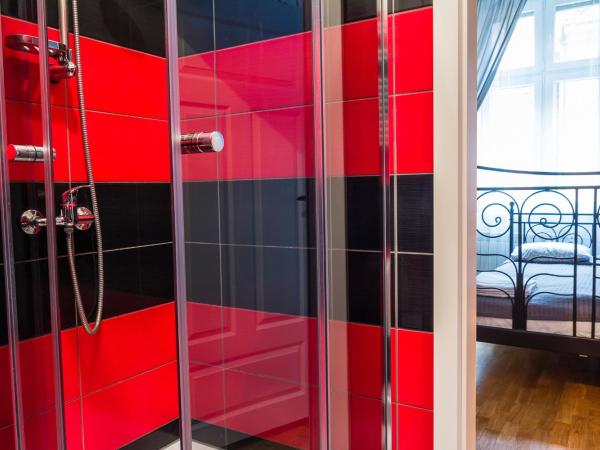 Retro Hostel : photo 7 de la chambre chambre lits jumeaux avec salle de bains