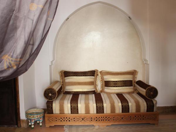 Riad Jnan El Cadi : photo 7 de la chambre chambre double de luxe - vue sur terrasse