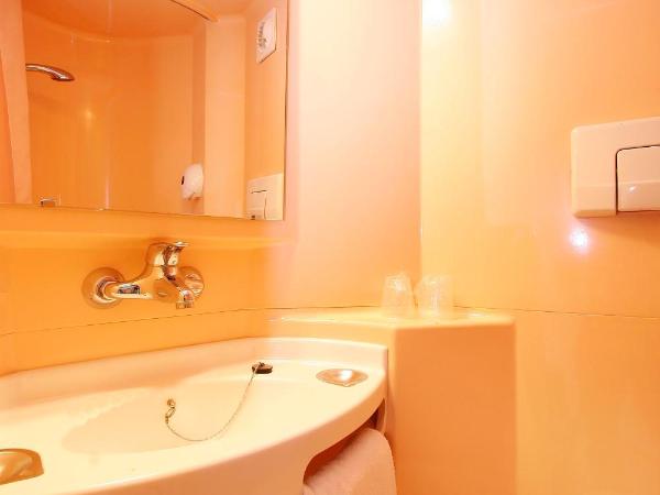 Premiere Classe Bayonne : photo 1 de la chambre chambre triple (1 lit double et 1 lit simple)