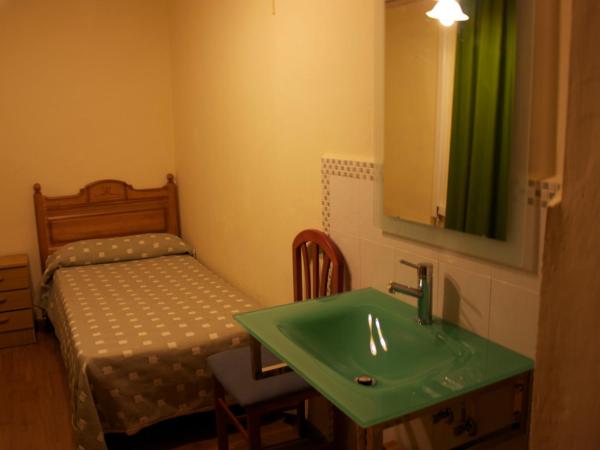Pensión Matilde : photo 2 de la chambre chambre simple avec salle de bains commune