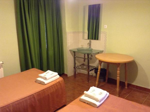 Pensión Matilde : photo 2 de la chambre chambre double ou lits jumeaux avec salle de bains commune