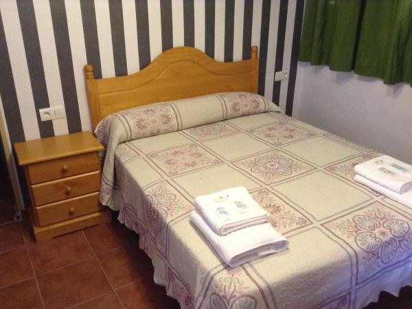 Pensión Matilde : photo 3 de la chambre chambre double ou lits jumeaux avec salle de bains commune