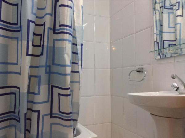 Pensión Matilde : photo 9 de la chambre chambre double ou lits jumeaux