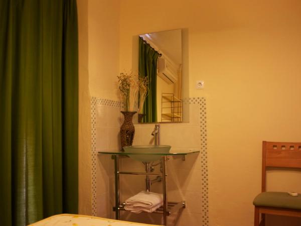 Pensión Matilde : photo 4 de la chambre chambre simple avec salle de bains commune