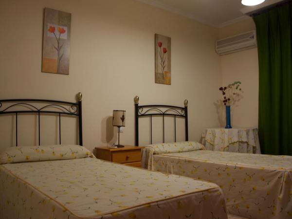 Pensión Matilde : photo 4 de la chambre chambre double ou lits jumeaux