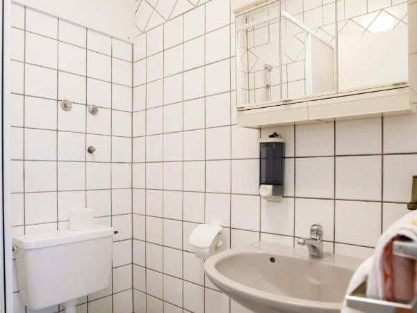 Friendly People's Guest House : photo 3 de la chambre studio avec balcon