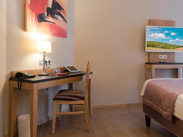 Hotel Bristol : photo 1 de la chambre chambre double confort avec balcon