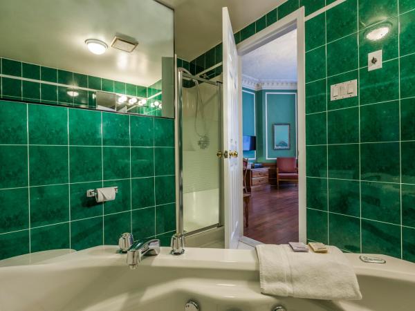 Hotel Chateau de l'Argoat : photo 3 de la chambre chambre lit queen-size deluxe