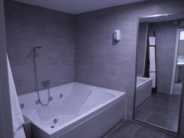 Casual Civilizaciones Valencia : photo 4 de la chambre suite avec baignoire spa