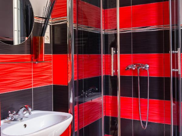 Retro Hostel : photo 9 de la chambre chambre lits jumeaux avec salle de bains