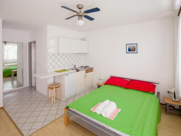 Friendly People's Guest House : photo 5 de la chambre studio avec balcon