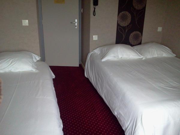 Hotel Restaurant Le Phare : photo 1 de la chambre chambre triple