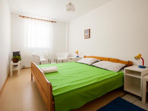Friendly People's Guest House : photo 1 de la chambre chambre double avec salle de bains privative