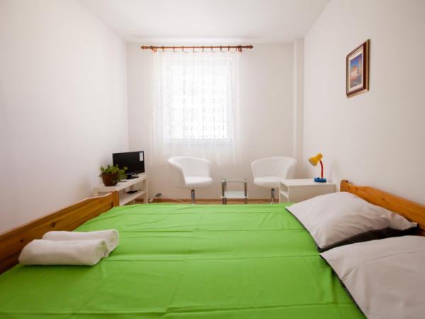 Friendly People's Guest House : photo 3 de la chambre chambre double avec salle de bains privative