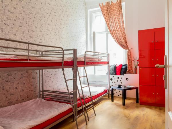 Retro Hostel : photo 2 de la chambre lit dans dortoir mixte de 6 lits