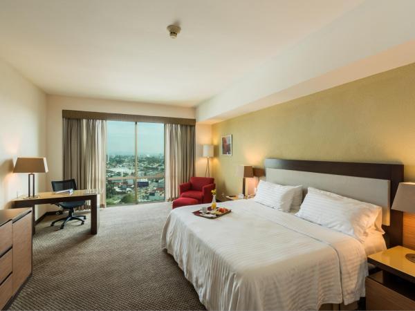 Holiday Inn Guadalajara Select, an IHG Hotel : photo 2 de la chambre chambre lit king-size premium