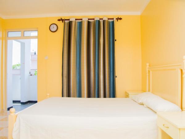 Sunshine Villa : photo 2 de la chambre chambre double avec salle de bains privative