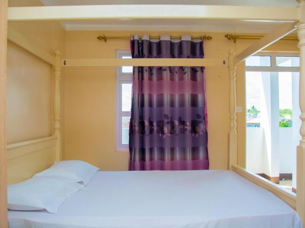 Sunshine Villa : photo 4 de la chambre chambre double avec salle de bains privative
