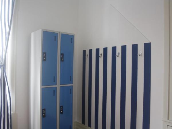 Hostel 402 : photo 6 de la chambre dortoir mixte de 4 lits