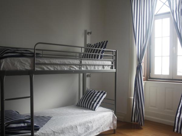 Hostel 402 : photo 9 de la chambre dortoir mixte de 4 lits