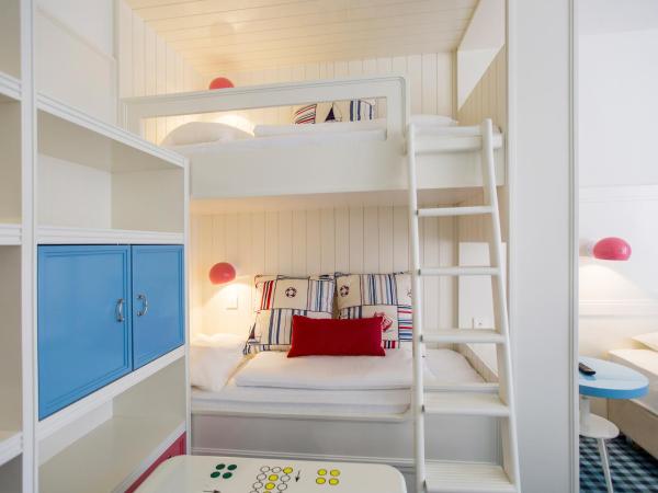 Amadria Park Kids Hotel Andrija : photo 3 de la chambre chambre familiale communicante avec balcon – vue sur cour